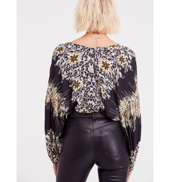 🆕️ Free People - Birds of a Feather Top in Black - Picture 4 of 10